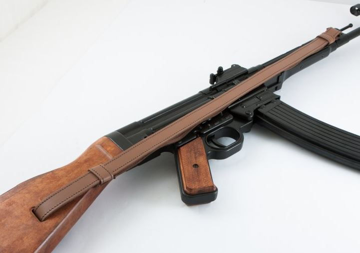 Miniaturebillede: Denix STG 44 German Assault Rifle Non Firing Replica with Sling side view