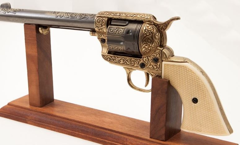 Hình thu nhỏ: Gold Engraved Non-Firing Revolver With Faux Ivory Grips
