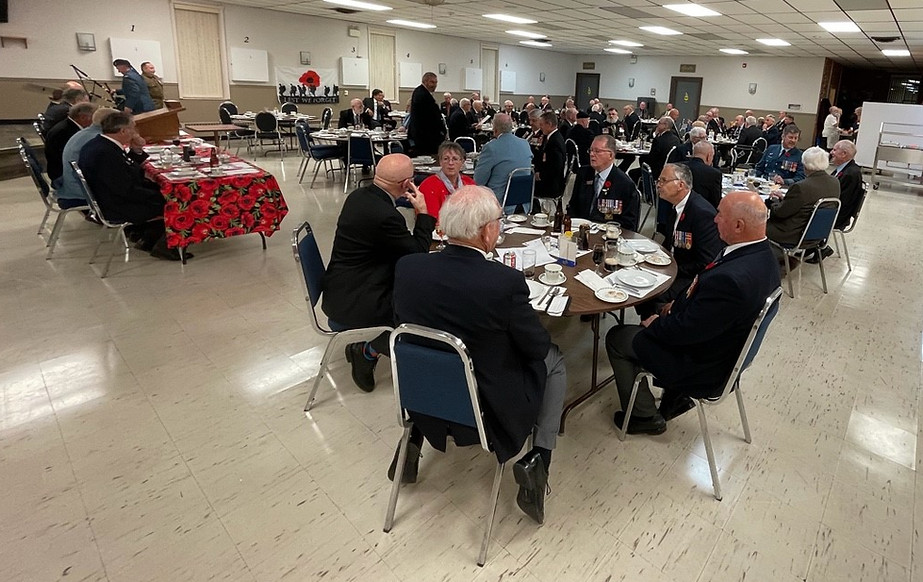 211111 - Members enjoying the VCB Remembrance Dinner at the Barrie Legion, 4 Nov 2021.jpg