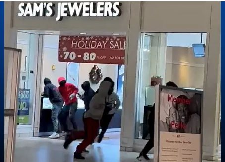 可怕！80人戴面具抢劫湾区大商场！组团抢劫从北到南！感恩节假期出行要注意安全！