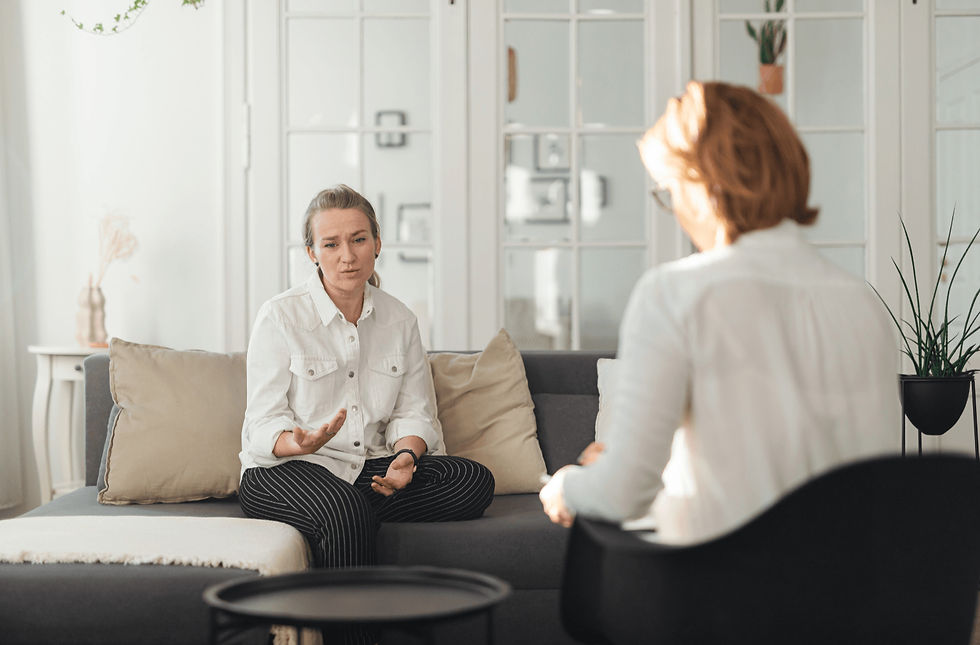 Hypnothérapeute à Limours accompagne une personne avec bienveillance et confiance pour un arrêt durable du tabac