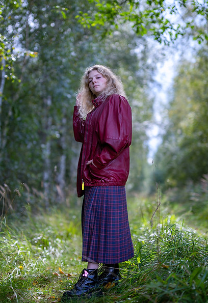 Softreflector Girl standing photo_edited