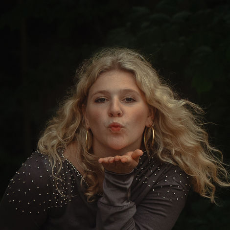 Desiree Saarniit glam photos