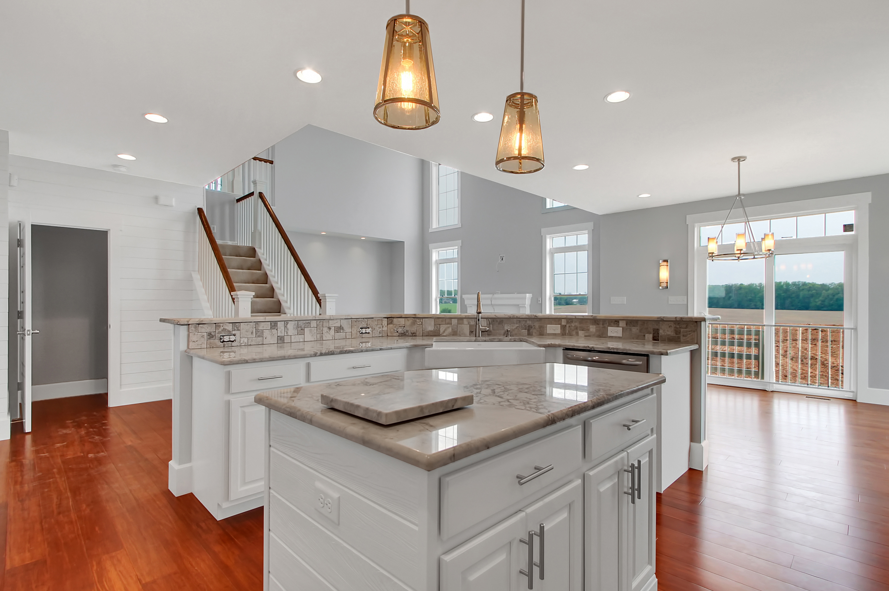 725 Pine Grove_006