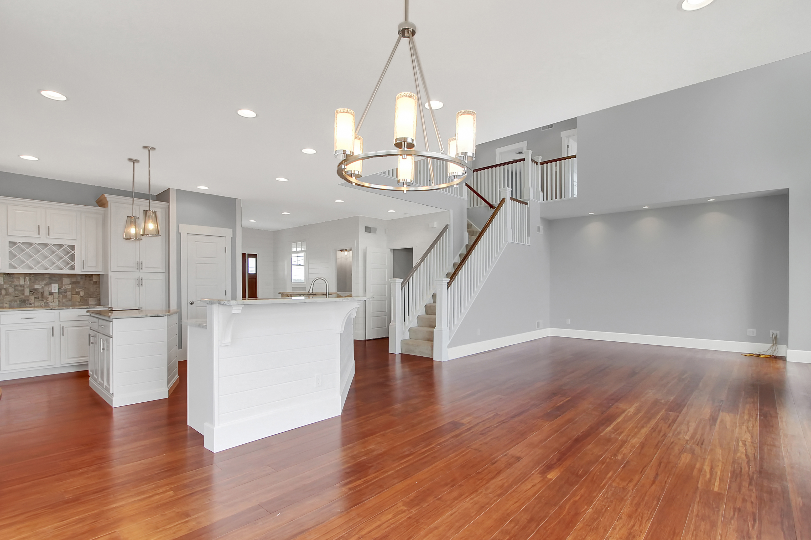 725 Pine Grove_011