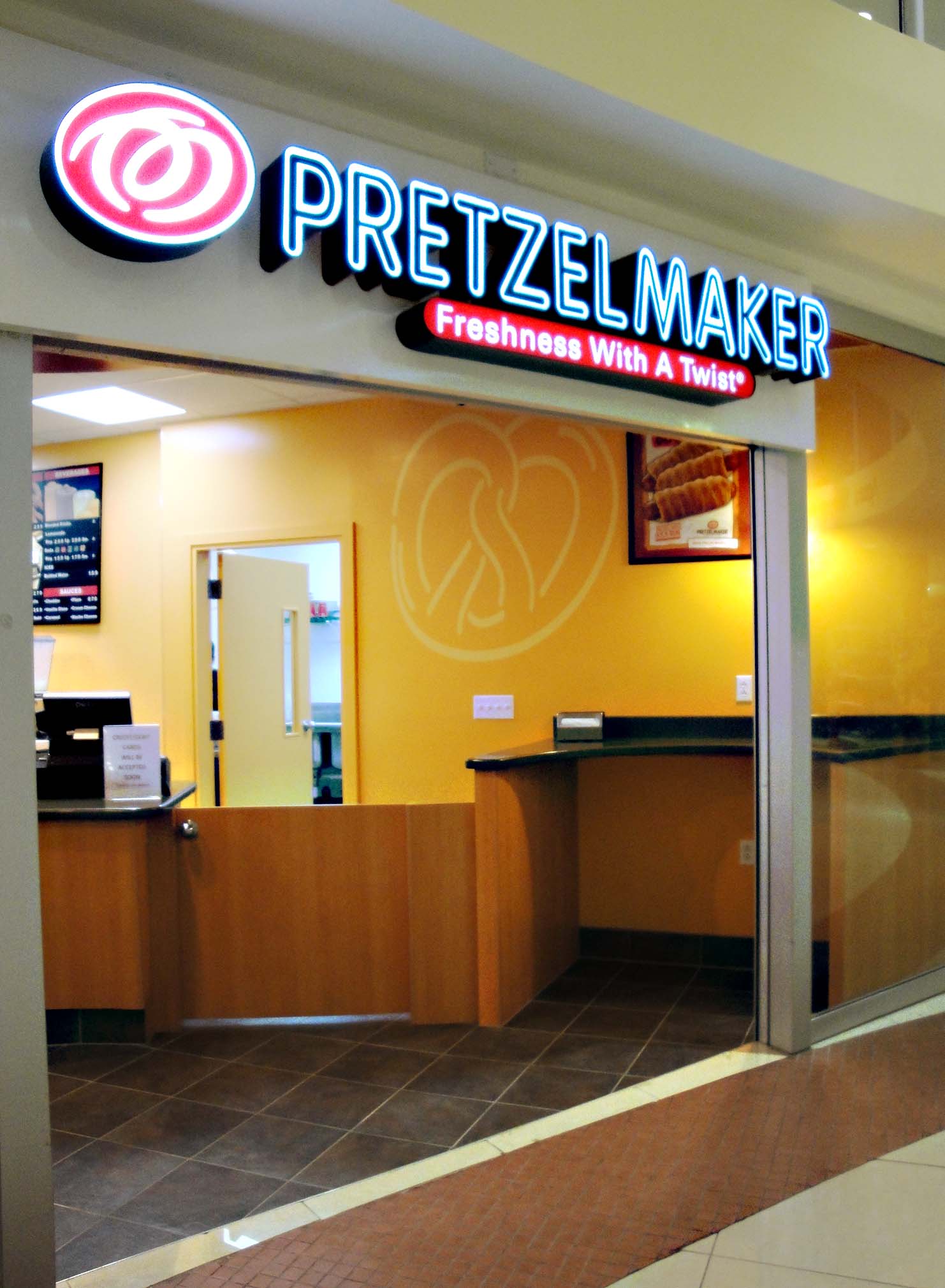 Pretzel Maker | Taniguchi Ruth Makio Architects