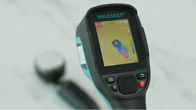 메포1_녹는 아이스팩과 제품 (아이스팩 X 일정한 온도만 보여줌.gif