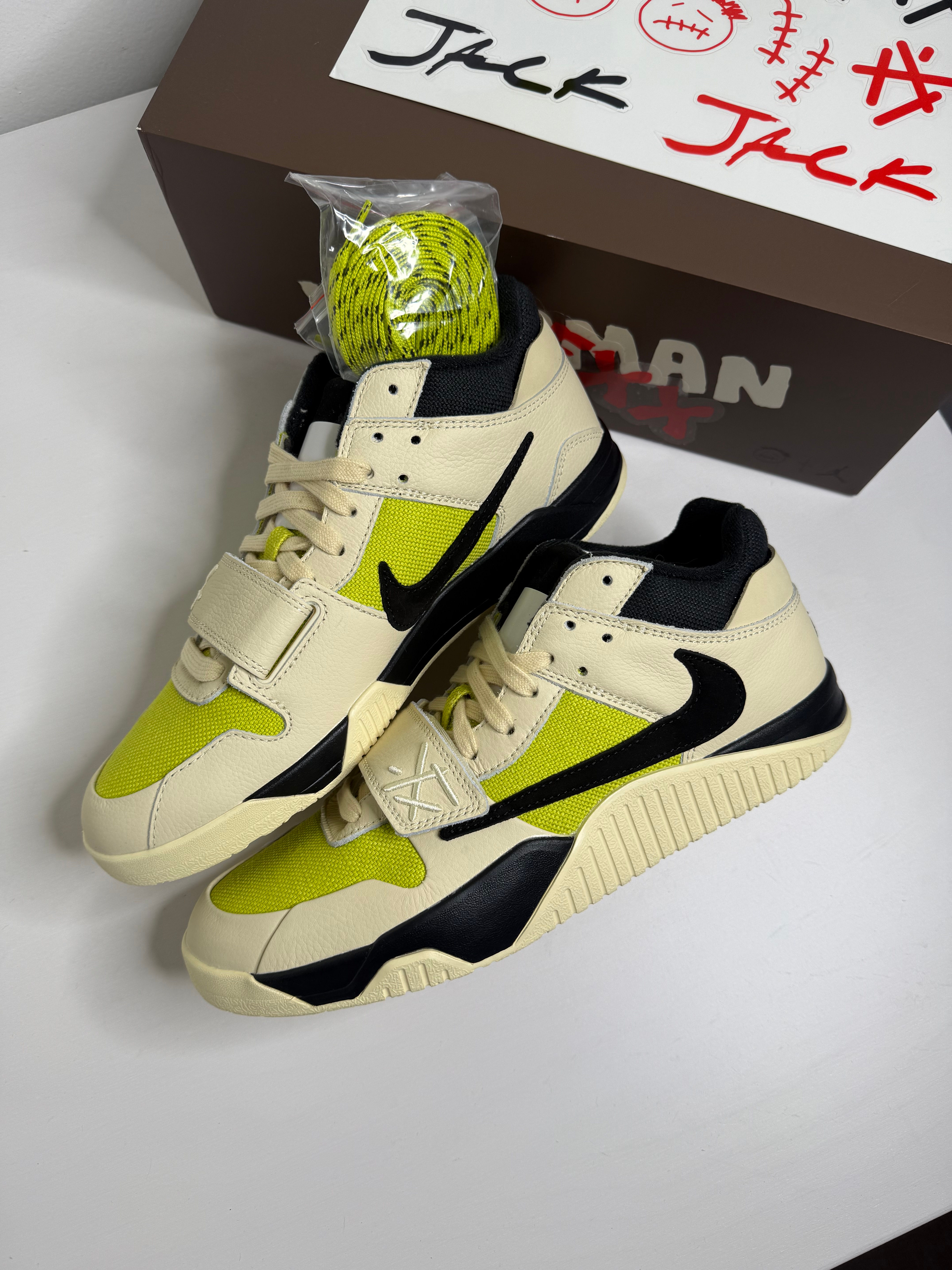 Jumpman Jack x Travis Scott "Bright Cactus" (11) *BRAND NEW*