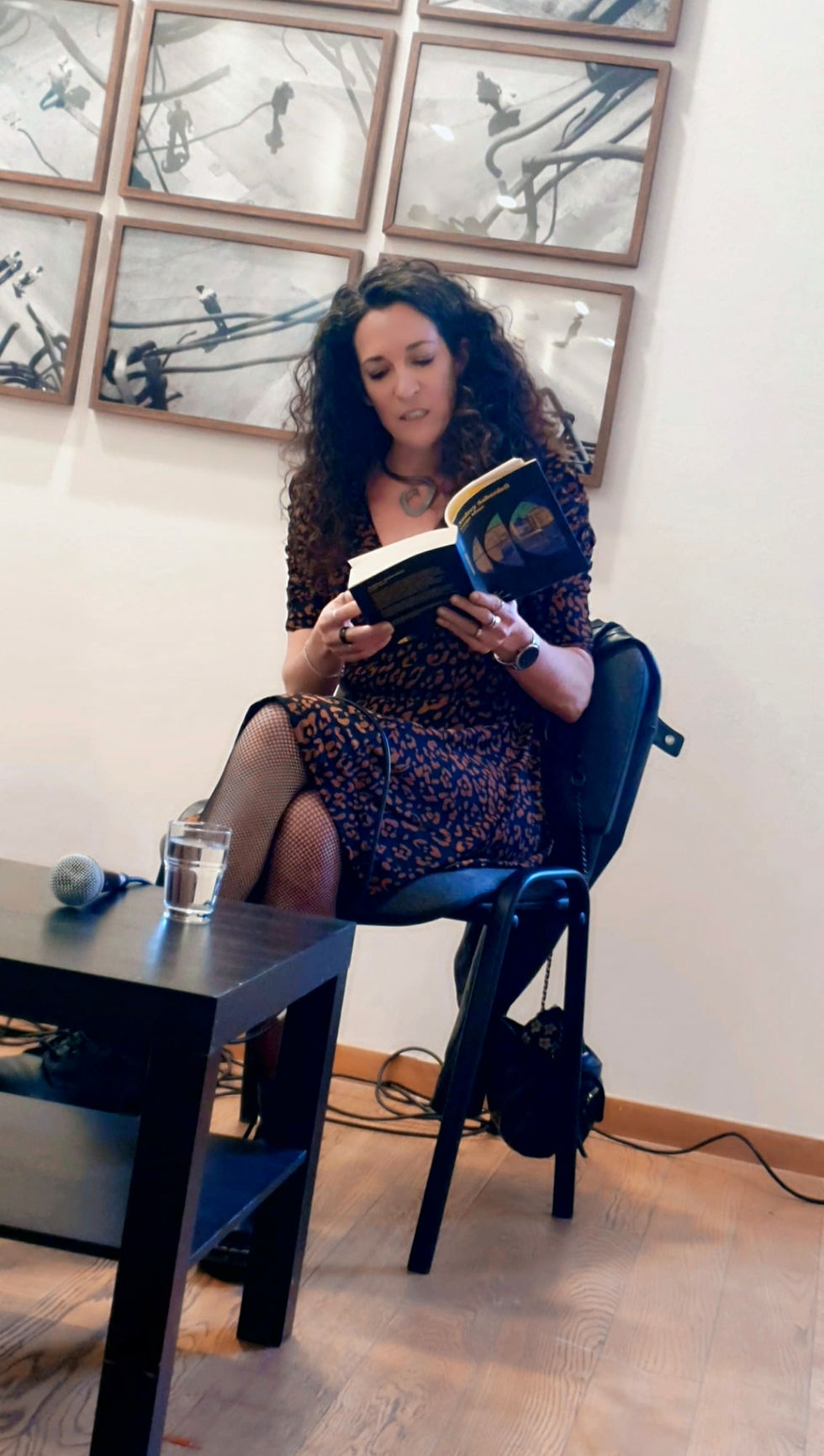 Lecture publique d'un passage de "Cargo blues" lors de son lancement à la librairie Maupetit à Marseille, le 3 avril 2025.