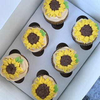 Custom sunflower cupcakes in Montreal