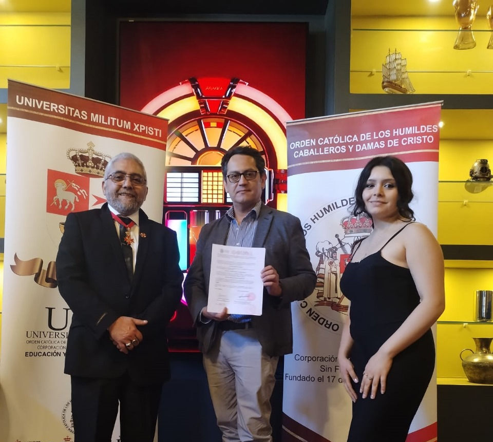 En la fotografía el Dr. Gerardo Gonzalez Director de la UMXOC, el Dr. Guido Asencio Vicerrector de Asuntos Internacionales de la STMAIU  y la Srta. Andrea Gonzalez Amaro Secretaria Corporativa de la UNXOC.