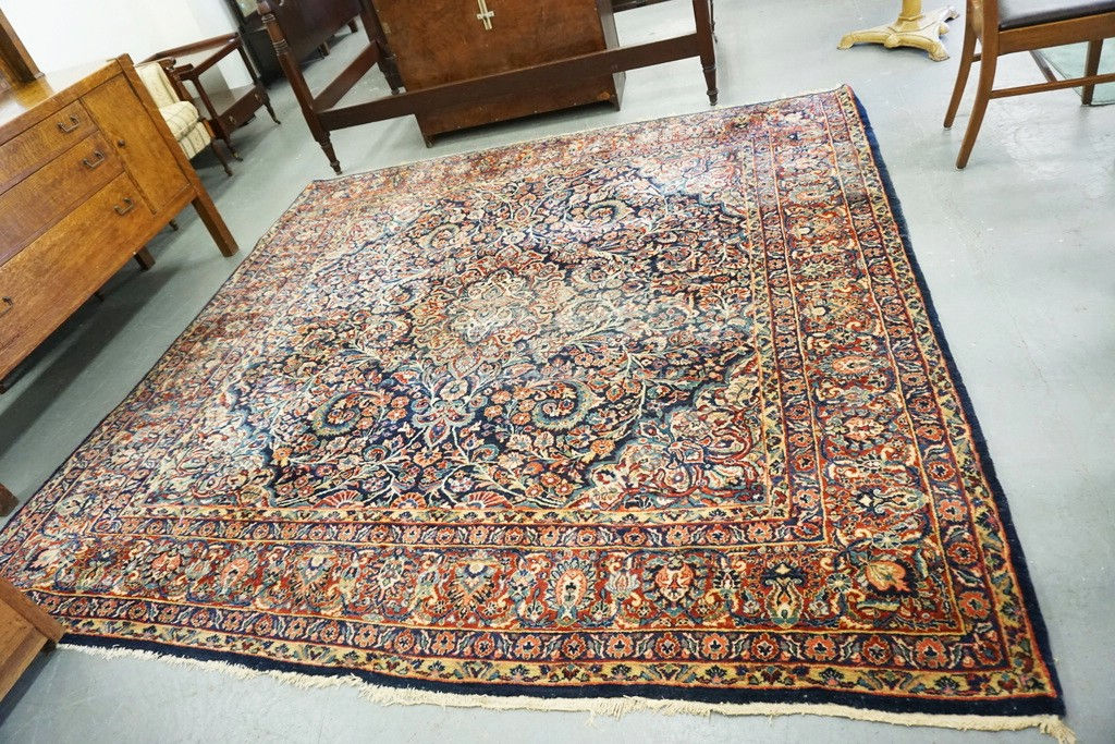 ROOM SIZE ORIENTAL RUG MEASURING 9 FT SQUARE.