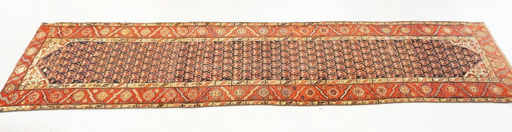 ORIENTAL RUNNER MEASURING 11 FT 6 INCHES X 2 FT 11 INCHES.