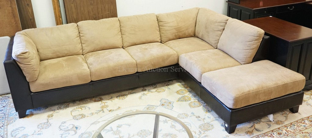 1187_L SHAPED SOFA BY *COMO*. LEATHER AND SUEDE. 117 X 84 INCHES.
