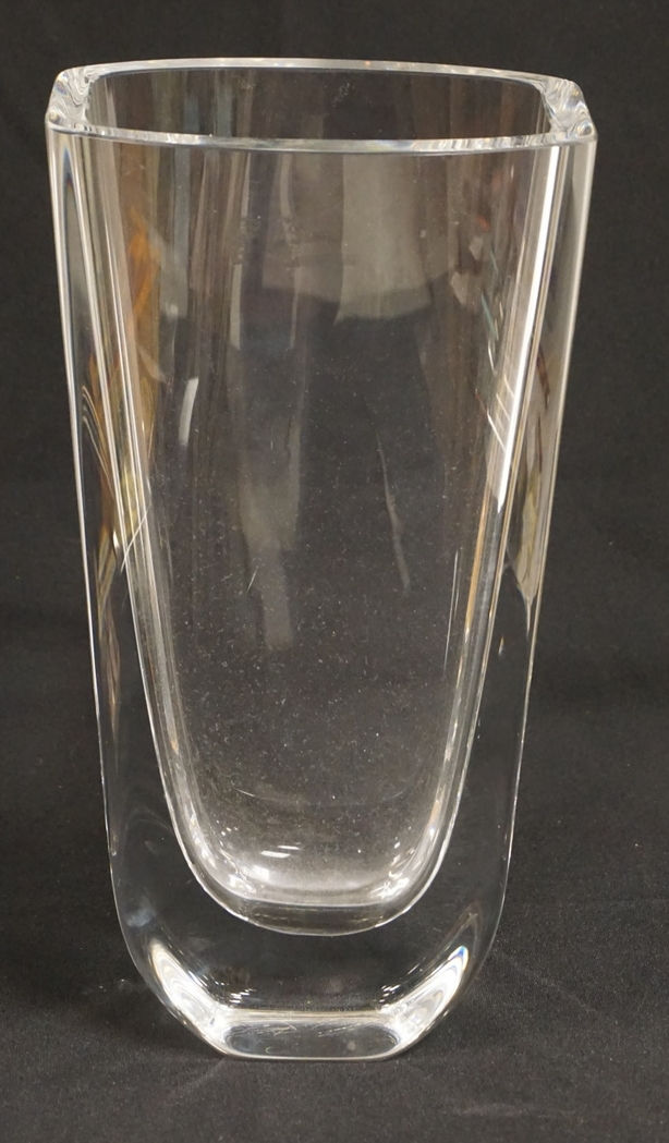 HEAVY ORREFORS CRYSTAL VASE MEASURING 12 INCHES HIGH.