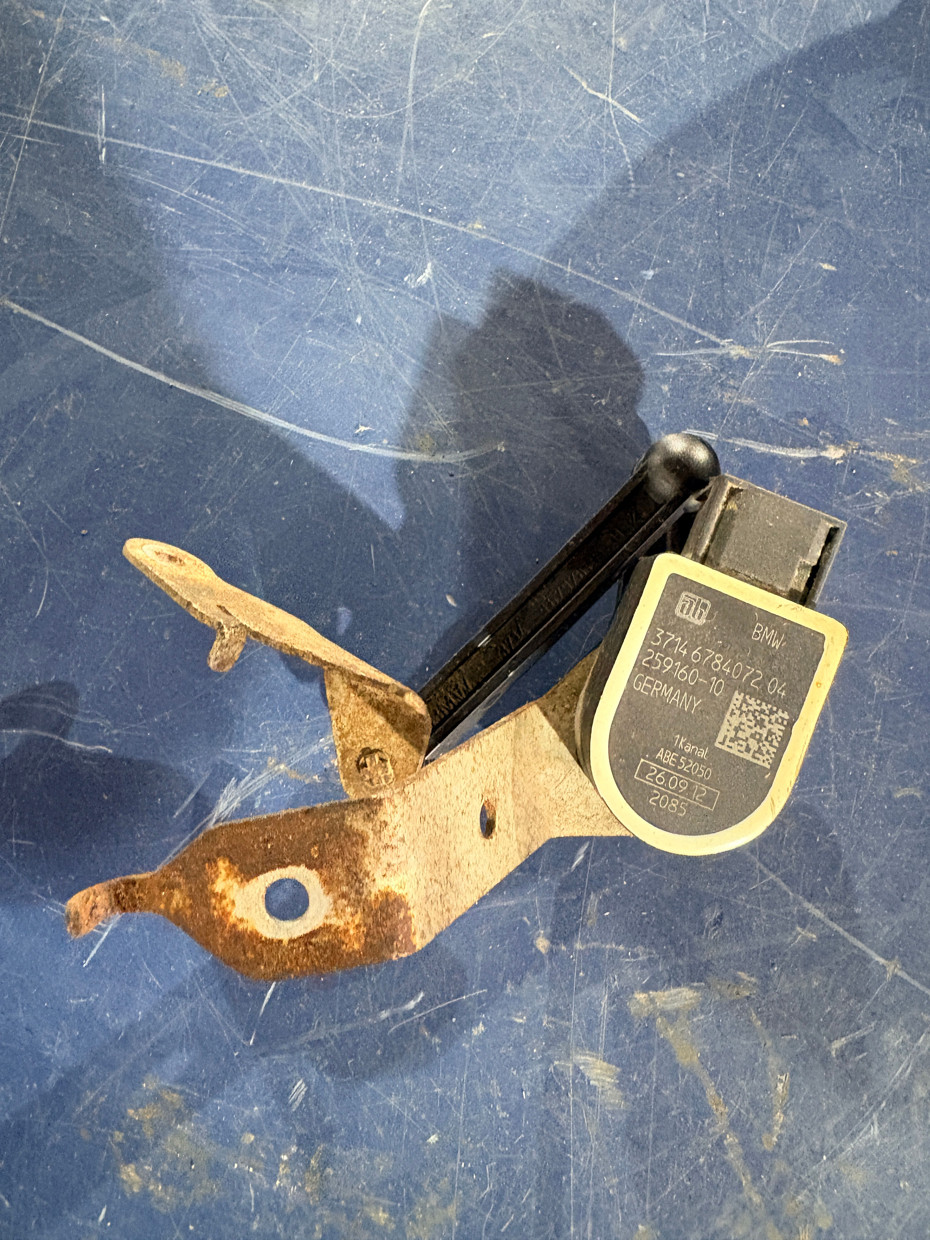 BMW F10/11/07/06/12/13/01/02/03/04 Höhenstandssensor 6784072