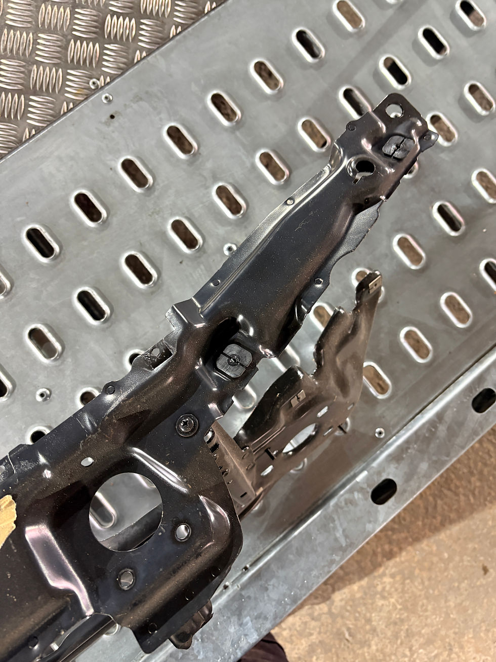 Miniaturbild: BMW E39 Frontträger Schlossträger Frontmaske 8387412 Neu aus Lagerbestand 