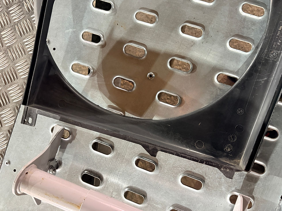 Miniaturbild: BMW E36 1723029 Lüfterzarge Lüfterhaube