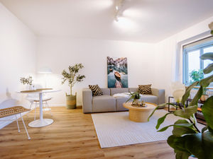Komplett sanierte 2-Zimmer-Wohnung mit verglastem Westbalkon