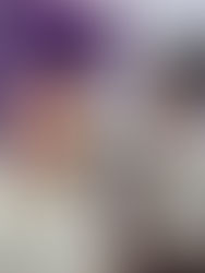 Dois funcionários da upCampo felizes no stand da upCampo. Ambiente de satisfação.