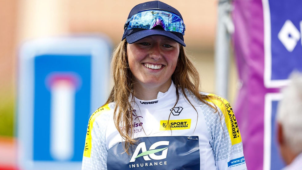 Julia Kopecký posa con el maillot de mejor joven del Baloise Ladies Tour cuando todavía competía con el filial de AG Insurance en 2023 (Cor Vos)