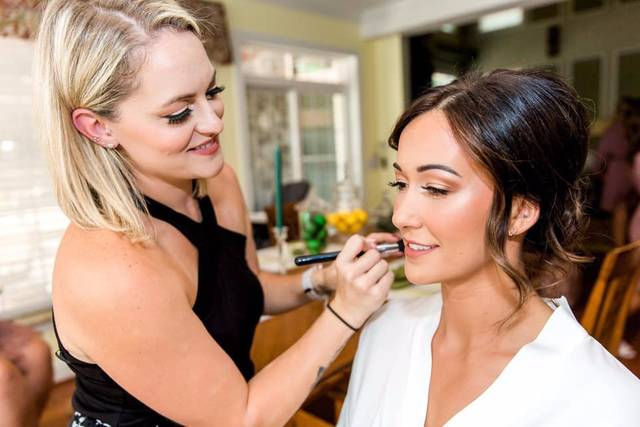 Discover how to find Permanent Makeup Professionals San Diego clients trust using verified profiles, local discovery, and expert comparison tips.