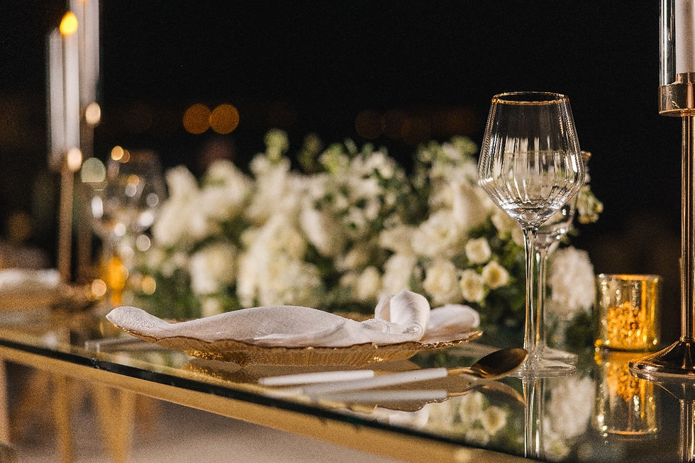 Romance in Gold-66_contact_bg.jpg
