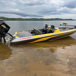 Fabuloso barco de pesca esportiva, montado com tudo aquilo que existe de melhor para garantir o seu lazer, segurança e tranquilidade em sua pescaria.



Barco montado para pessoas exigentes!



Descrição dos itens:
Casco Sportbass da Megabass

Motor Mercury Proxs 4T v8 250hp aproximadamente 55 horas

Carreta Odne um eixo, rebaixada, com freio, catraca importada, roda louca e estepe

Volante italiano Gussi

Direção hidraulica Mercury

Trim e jack no volante

Comando dts com pedal bobs

Jack plate 14” hidraulico bobs

Som boss com 4 caixas jbl

Rodbuckle

Carregador para 3 baterias pro mariner

Controle trim proa

Iluminação completa em todas as caixas e viveiro

Garmin 5” proa

Lowrance 9” cockpit

Aros de mostradores painel cromados Mercury

3 baterias, uma moura boat e duas freedom

2 bombas de porão com saída de água cromadas

Cunhos de amarração em metal, importados

Capa para barco e motor original Megabass

2 selins

Suporte para transporte do motor atwood

Conjunto completo de capas

Barco extra

Conjunto montado em agosto de 2020