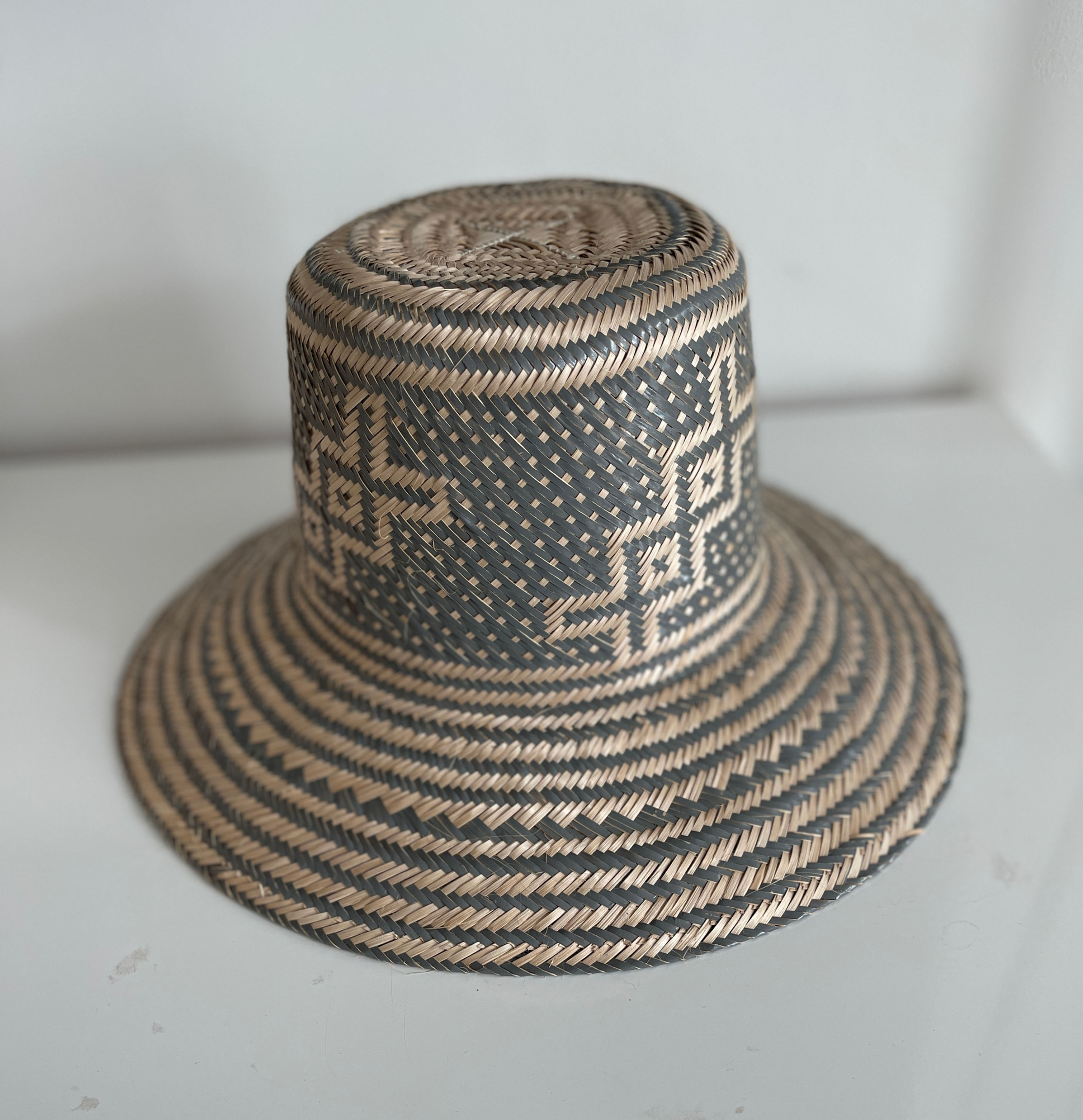 SOBRERO WAYUU HILOS PLATEADOS Ref 004