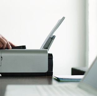 Bilgisayar Kullanımı Yazıcı Adam