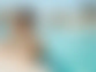 Nadar con lentillas en verano: riesgos para la córnea y alternativas como la ortoqueratología