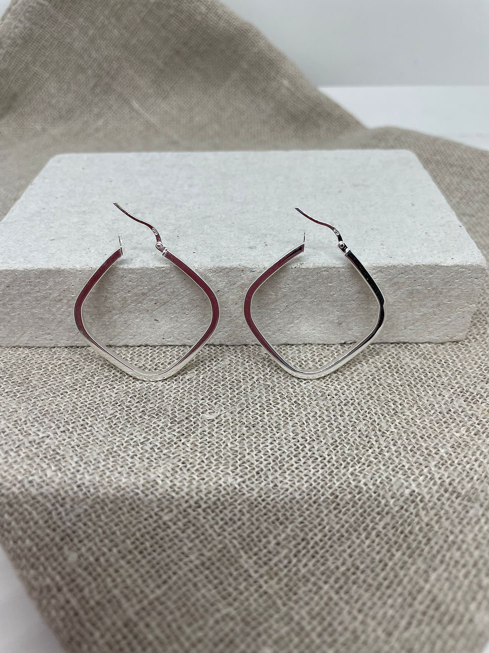 Thumbnail: Square hoops