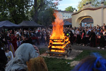 Podaná ruka na cestě zpět do práce