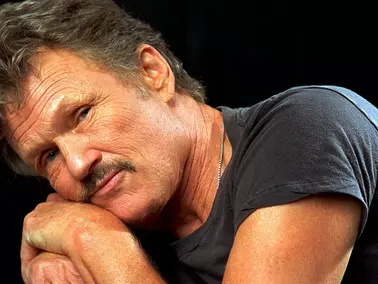 Lenda da Música Country e Astro de Hollywood, Kris Kristofferson, Morre Aos 88 Anos em Sua Casa no Havaí