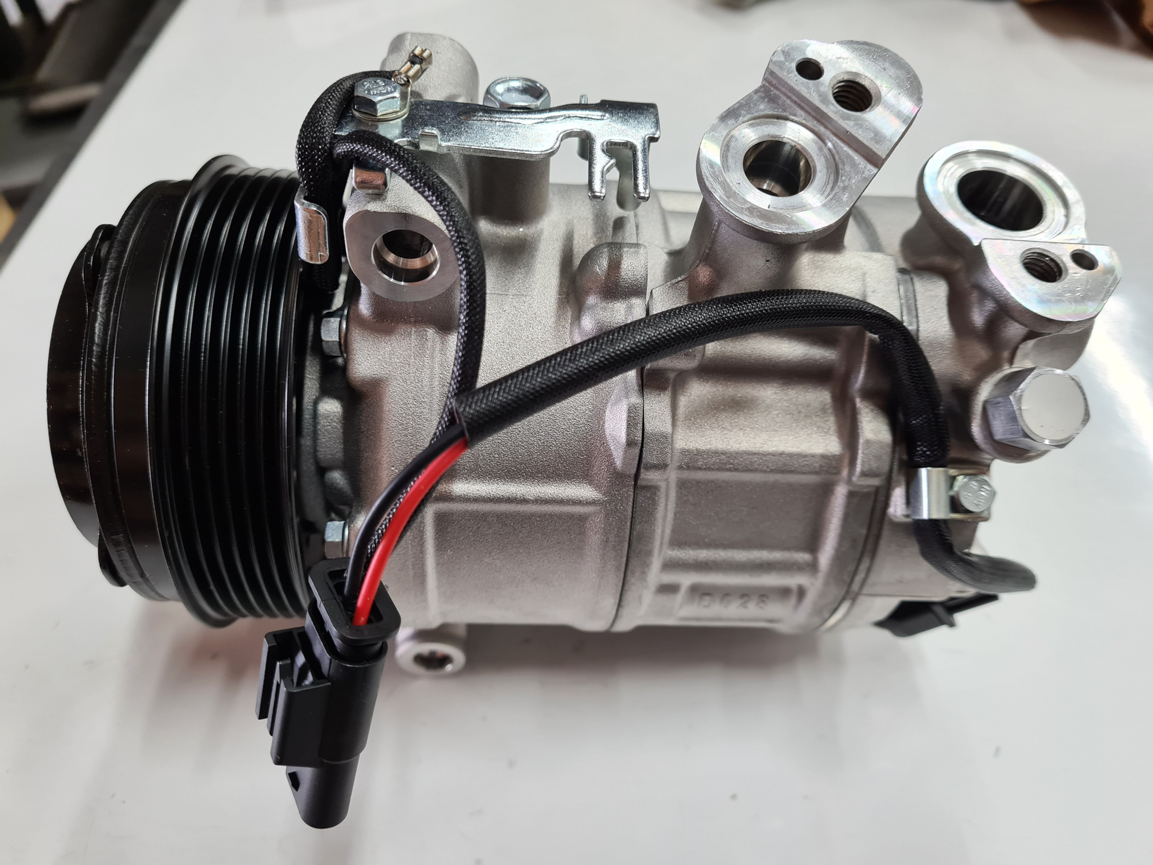 New MB X253 W205 W447 W166 14- Compressor