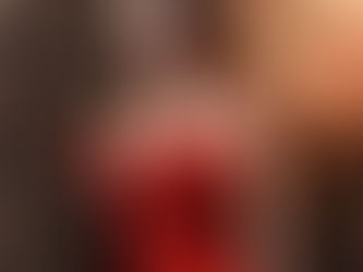 Selena Gomez shkëlqen me fustan të kuq në premierën e “Wizards Beyond Waverly Place”