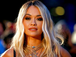 Rita Ora feston ditëlindjen e 34-të