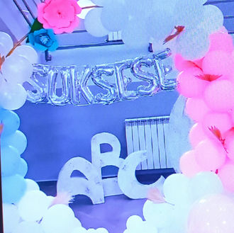 Mirë se vini në botën emocionuese të arsimit, ku mëndjet e vogla të nxënësve të klasës së parë janë të etur për të eksploruar, mësuar dhe rritur.Suksese.