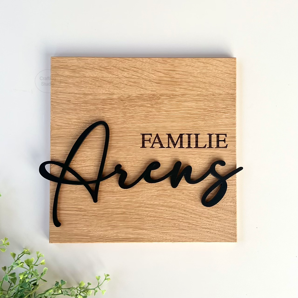 Personalisiertes Türschild {Familie} aus Eiche | für DRAUßEN, Vorderansicht