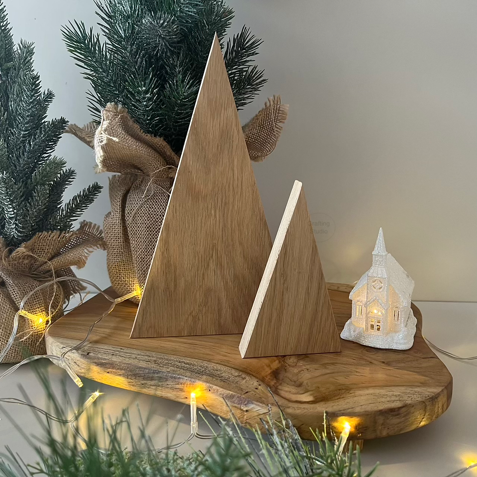 Modernes Tannenbaum Set aus Eichenholz {Triangel}, Titelbild