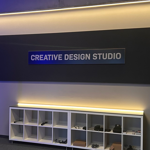 Pyro Unlimited Berlin Holzschild mit 3D Schriftzug