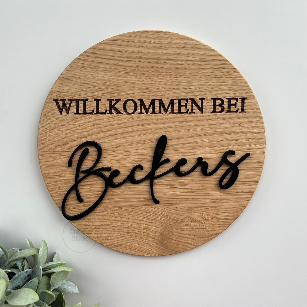 Rundes Türschild aus Holz {Willkommen bei} für DRAUßEN, Vorderansicht