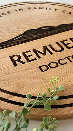 Firmenschild aus Eiche {mit Gravur}.heic