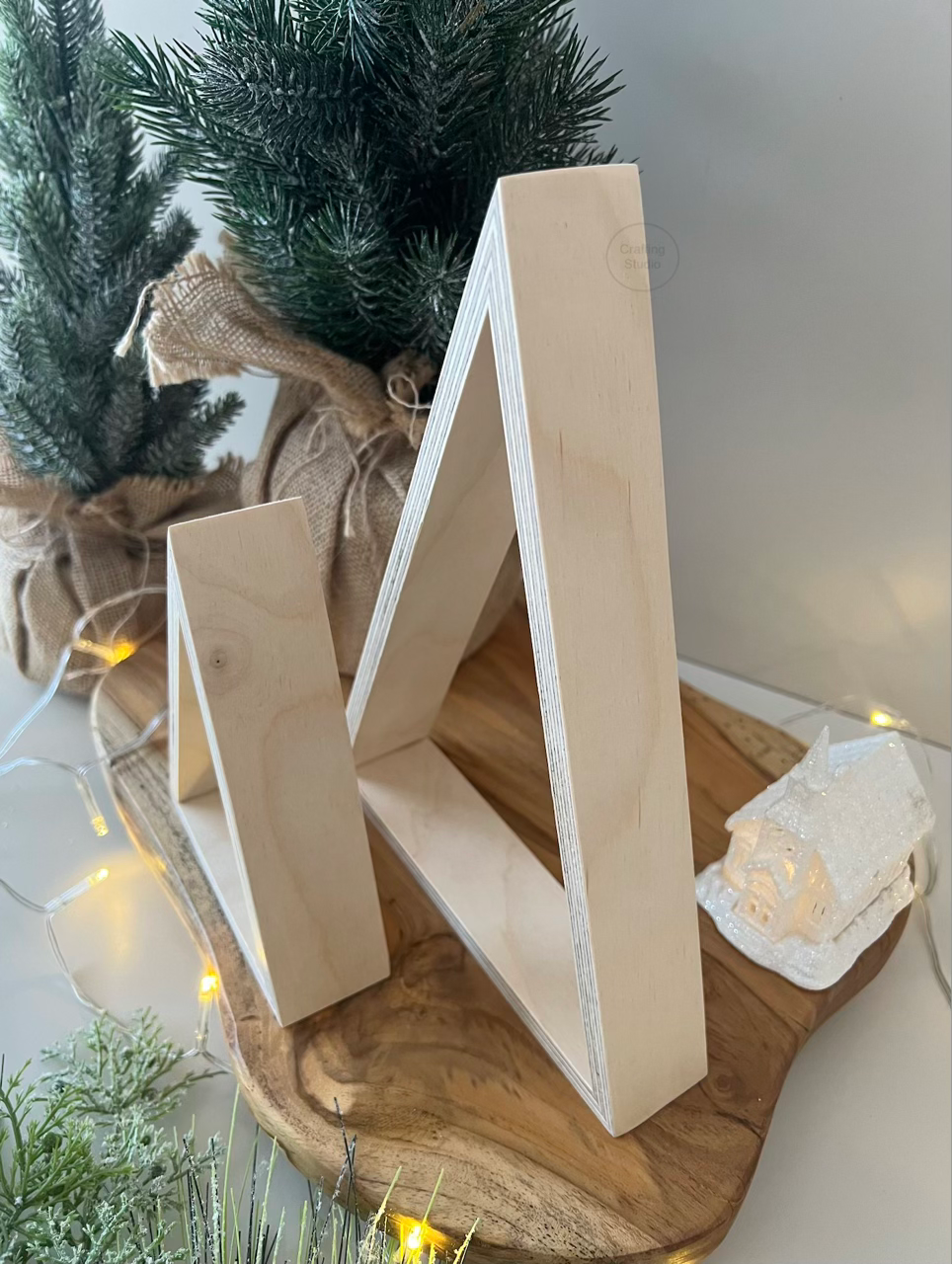 {Moderne Weihnachtsbäume} aus Eiche, Seitenansicht