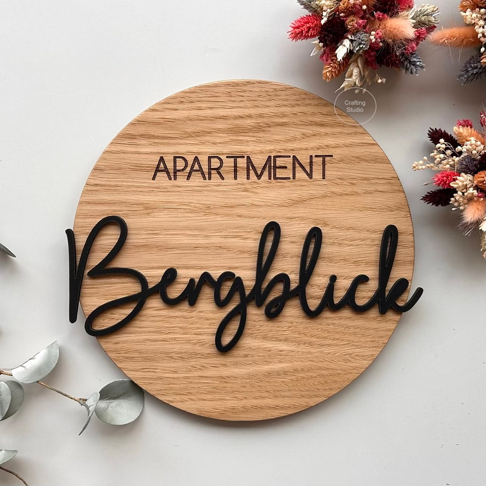 Miniaturbild: Rundes Ferienwohnung Schild aus Holz - individualisierbar | für DRAUßEN, Vorderansicht