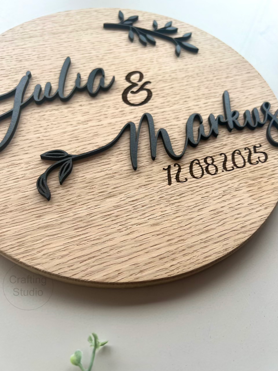 Miniaturbild: Personalisiertes Hochzeitsgeschenk aus Holz {Leafs}, Nahaufnahme