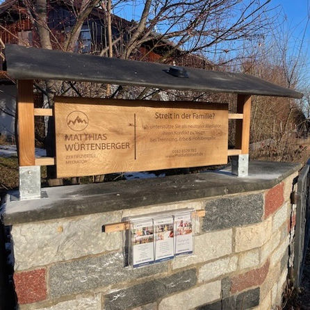 Logo Schild aus Eiche