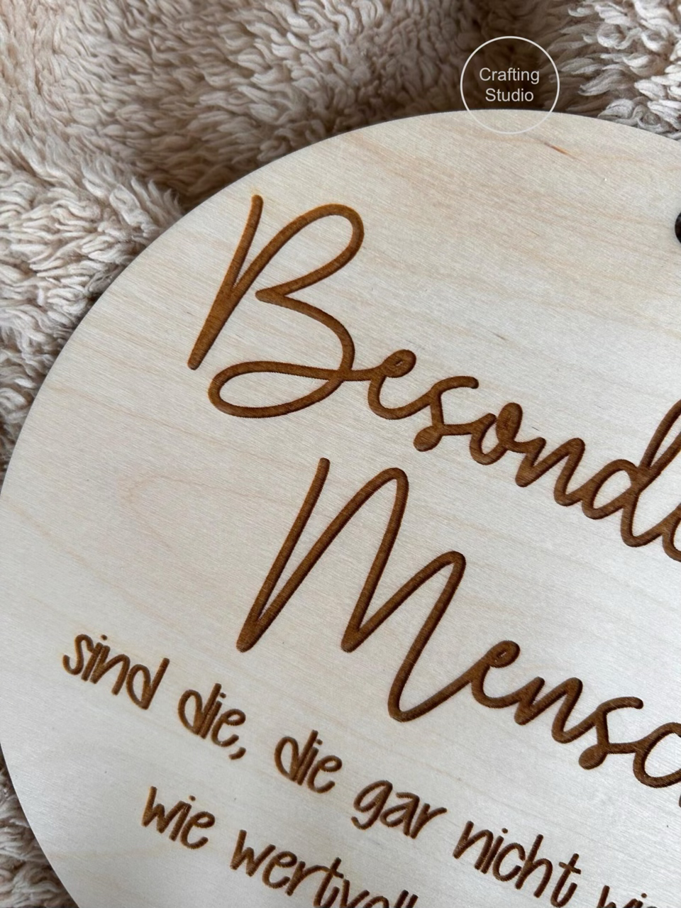 Miniaturbild: Kleines Geschenk für Besondere Menschen {Rundes Dekoschild} zum Aufhängen, Nahaufnahme