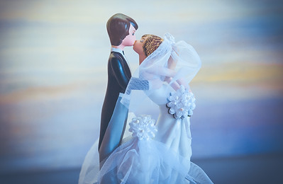 Brautpaar als Figur auf der Hochzeitstorte