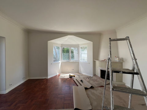 Before transformation: Exterior/interior view of a property in Cascais showing original design and layout prior to Riviera & Co’s luxury renovation